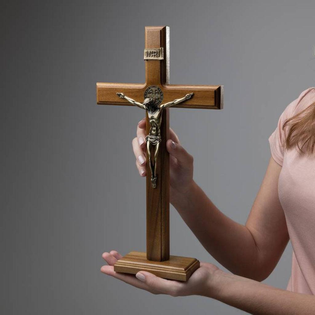 Crucifixo De Mesa E Parede Medalha São Bento - 35 Cm