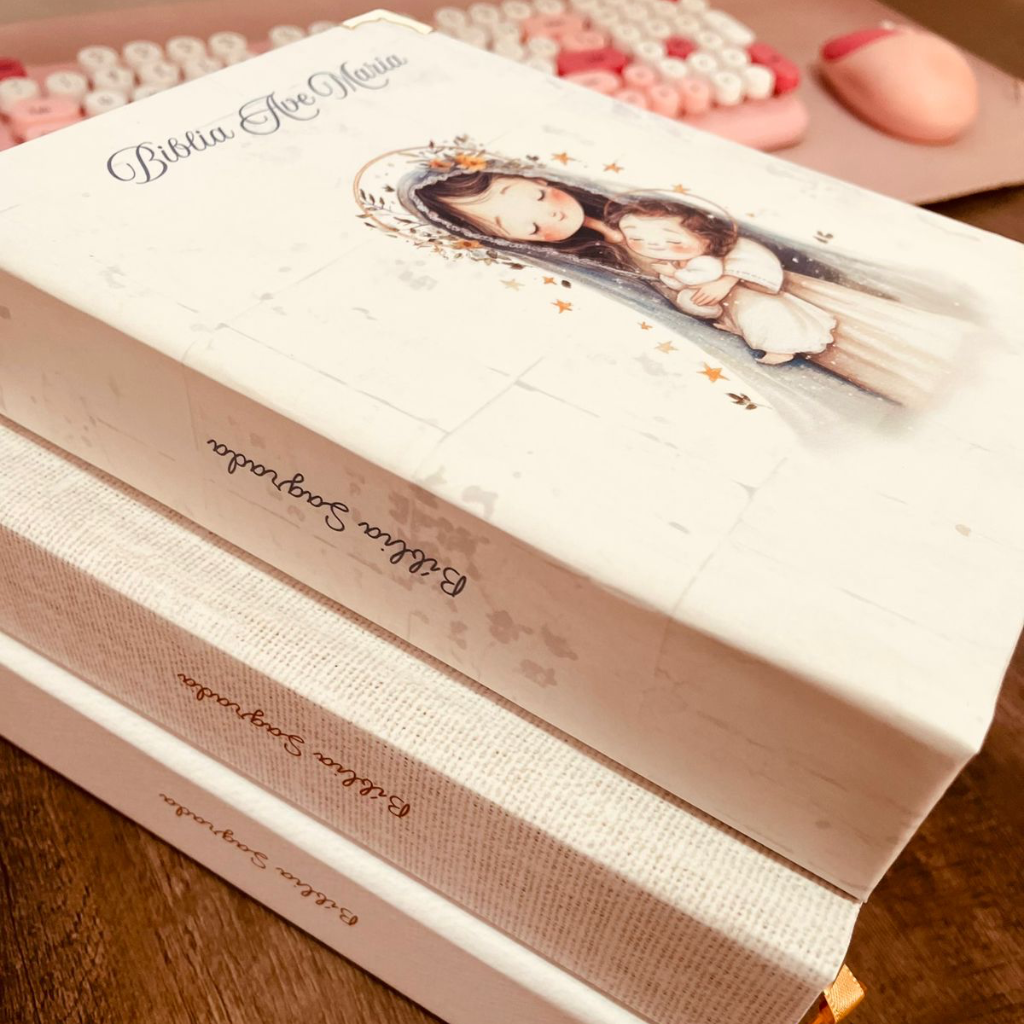 Bíblia Ave Maria Personalizada – Nossa Senhora com o Menino Jesus