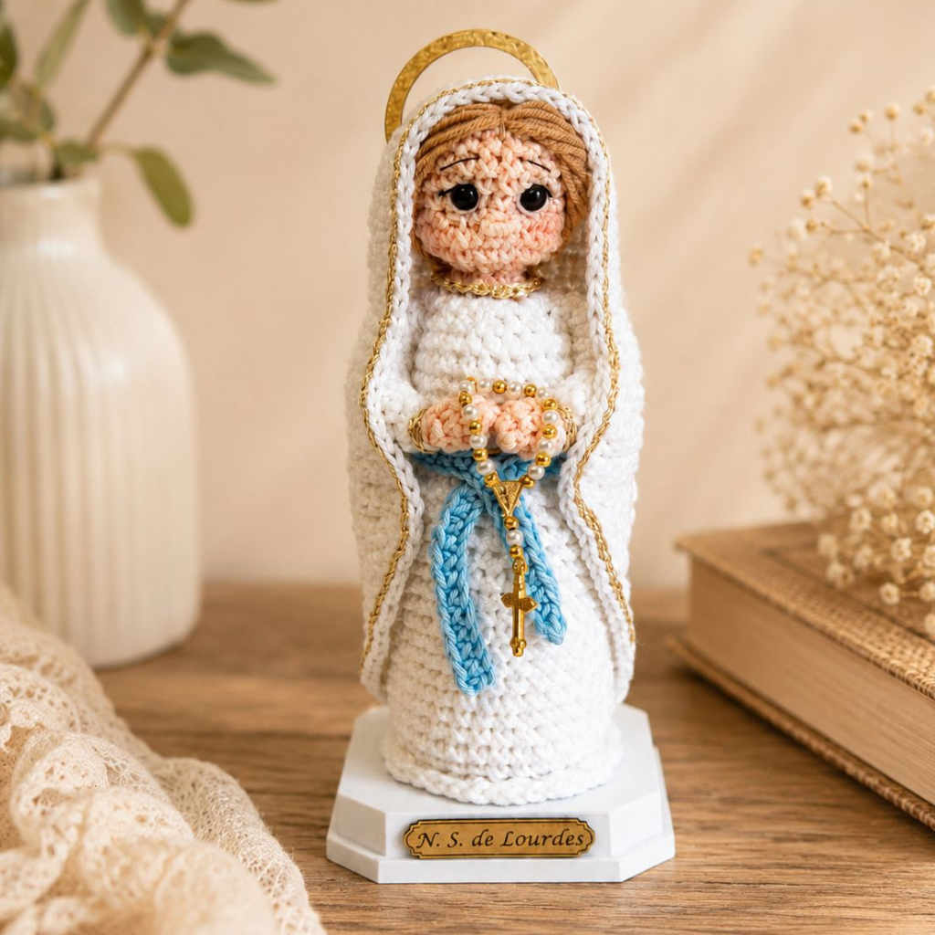 Imagem Nossa Senhora de Lourdes em crochê - 20cm