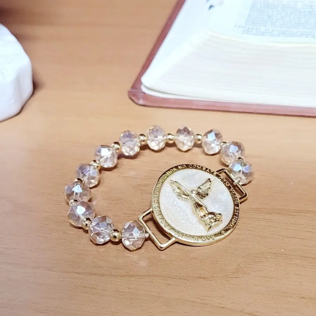 Faceted Crystal Bracelet – Elegant and Versatile