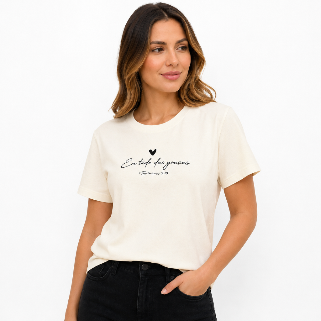 T-Shirt Em Tudo dai Gracas - Branca