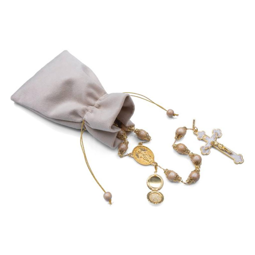 Terço de Noiva Madeira Pérola 12 mm Dourado com Relicário