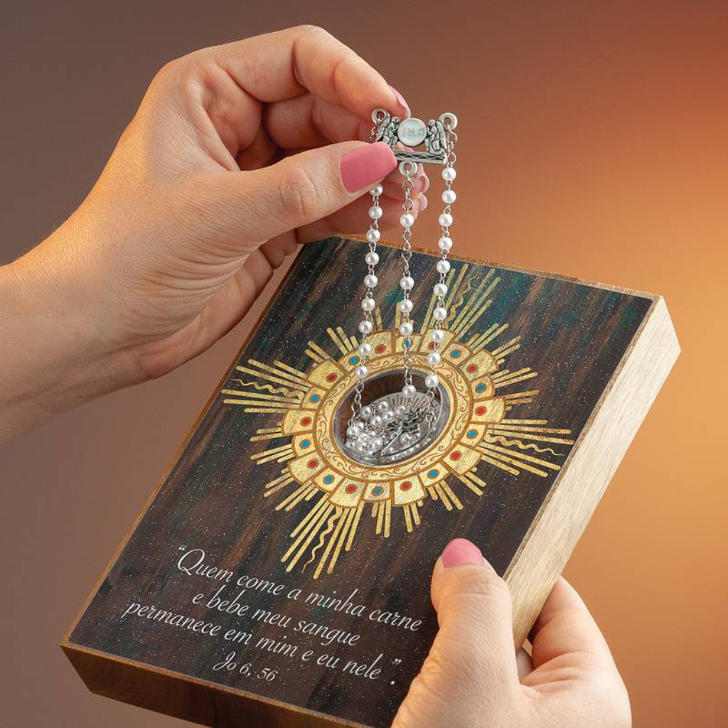 Eucharistic Souvenir Monstrance in Imbuia Wood with Rosary