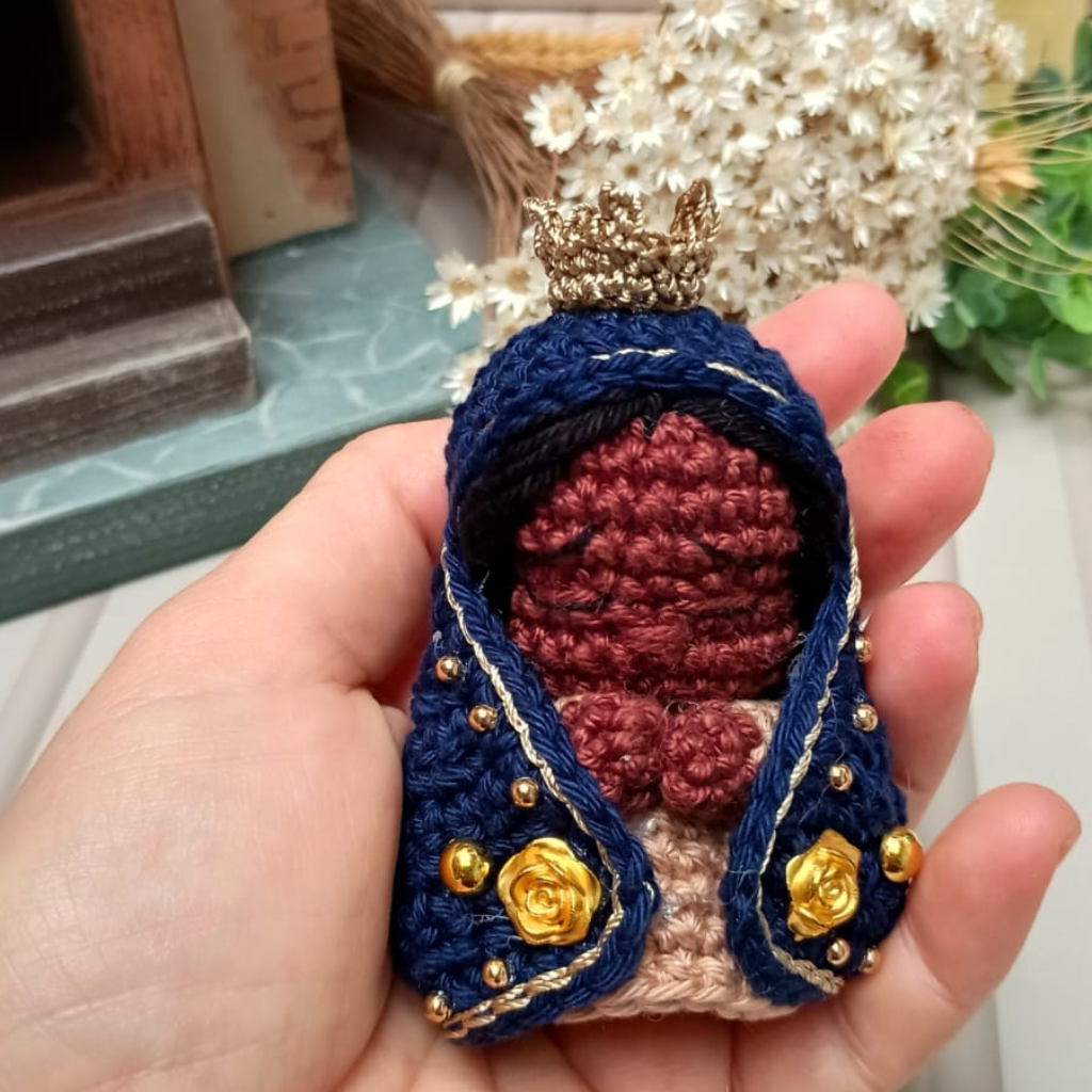 Nossa Senhora Aparecida - 7cm - Crochê