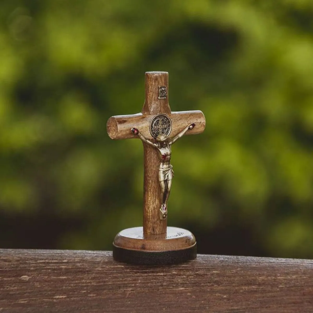 Crucifixo Mad Cilíndrica 07cm C/ São Bento