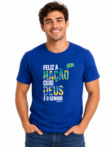 T-Shirt Masculina Feliz A Nacao Cujo Deus E O Senhor - Azul