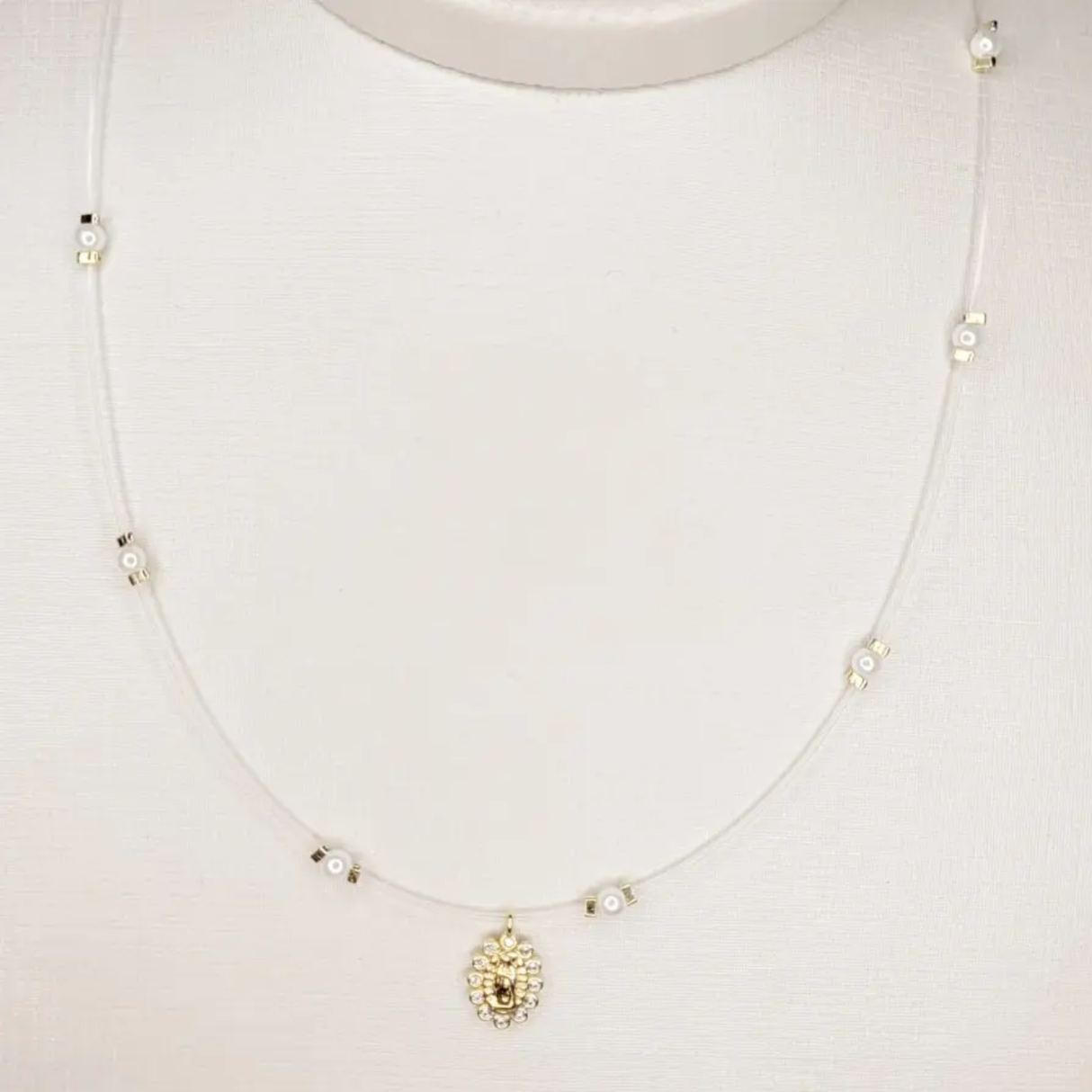 Colar no Fio de Nylon com Nossa Senhora de Guadalupe em Micro Zircônia