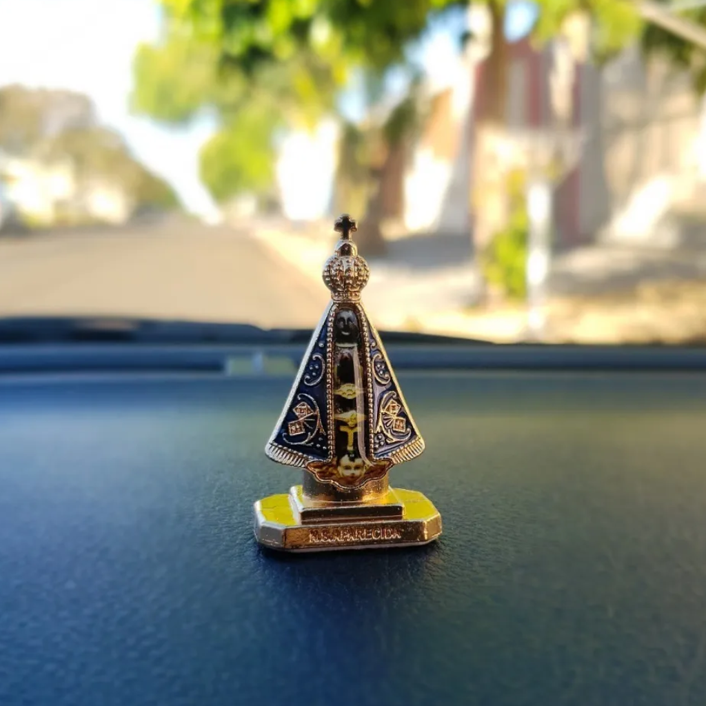 Santinha Carro N. S. Dourada 5cm