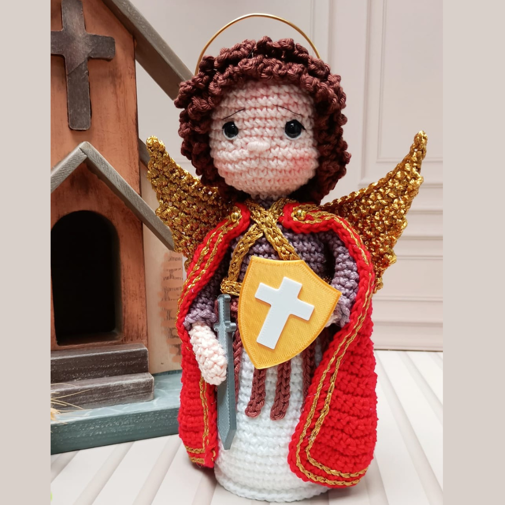 São Miguel Arcanjo em Crochê 20cm