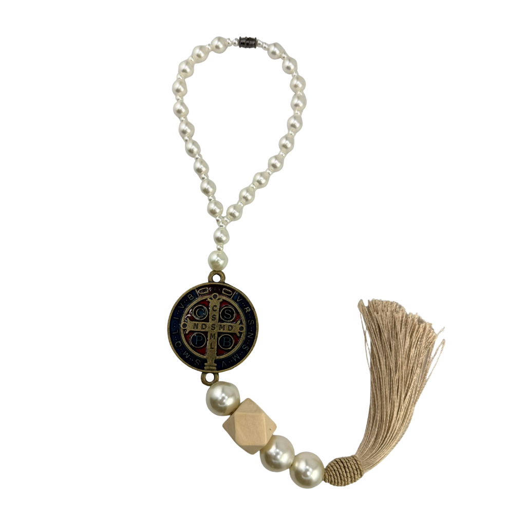 Pingente São Bento com Pérolas e Tassel para Porta ou Retrovisor