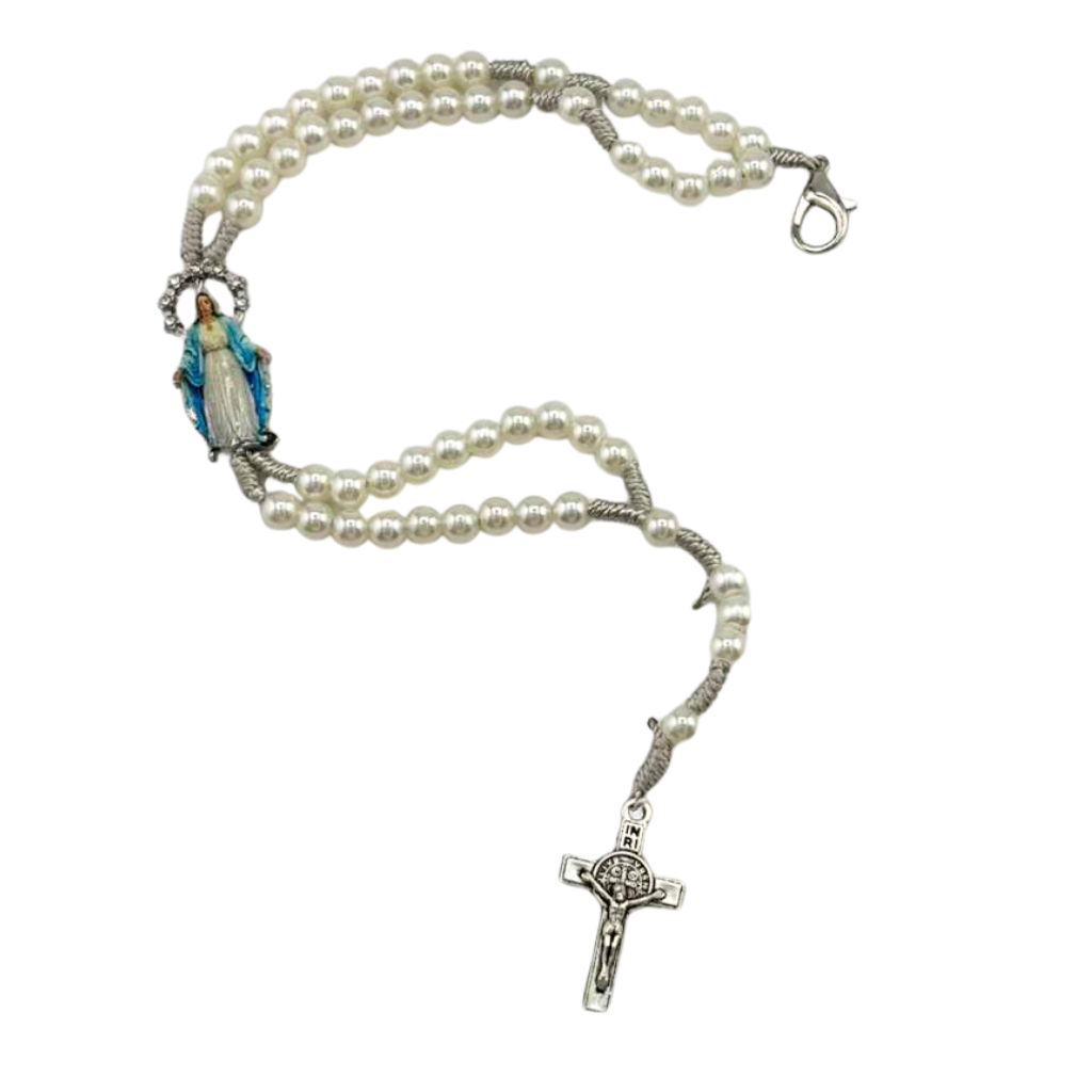 Rosario de muñeca de Nuestra Señora de Gracias en Perlas