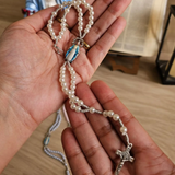 Rosario de muñeca de Nuestra Señora de Gracias en Perlas