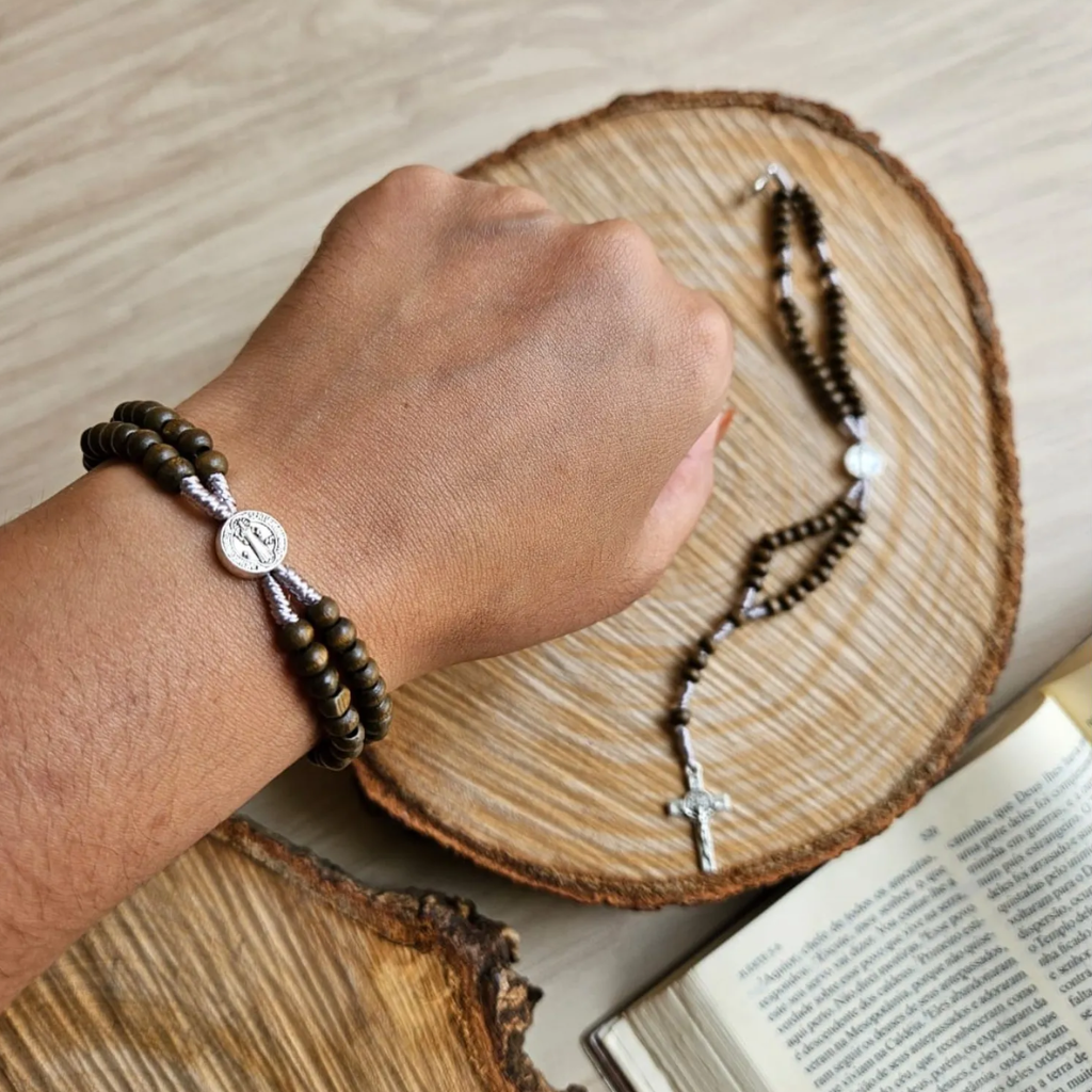 Rosario de madera unisex para muñeca – Fe y Estilo