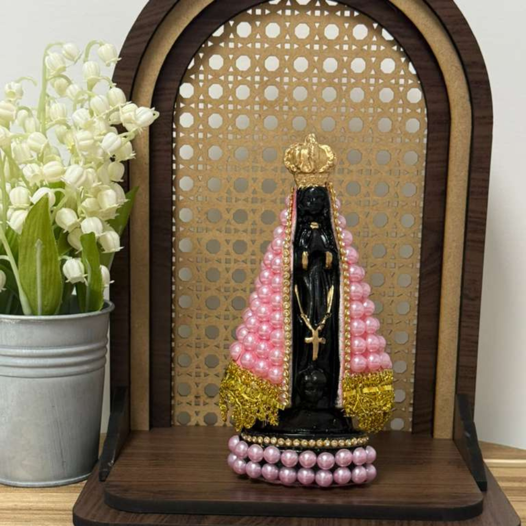 N. Sra Aparecida Preta com rosa - 15cm
