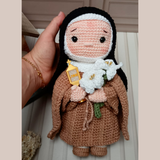Boneca Santa Clara em Crochê - 27cm