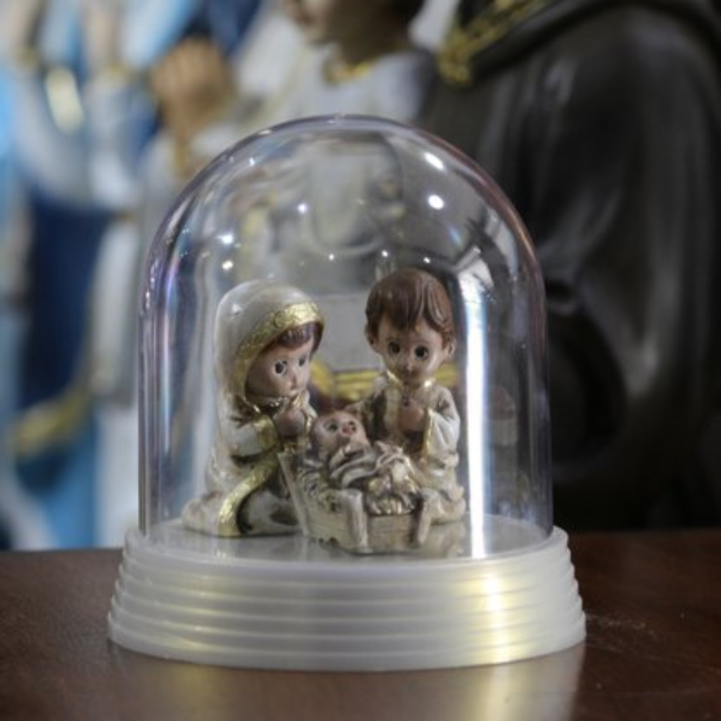 Resin Nativity Scene in a Dome - 11 cm X 10 cm