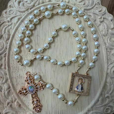 Rosario de Perlas con Medalla de la Virgen de Aparecida – Blanco