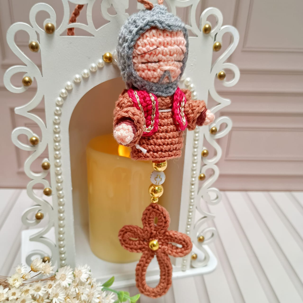 Rearview Mirror Pendant with Crochet Saint – 7cm