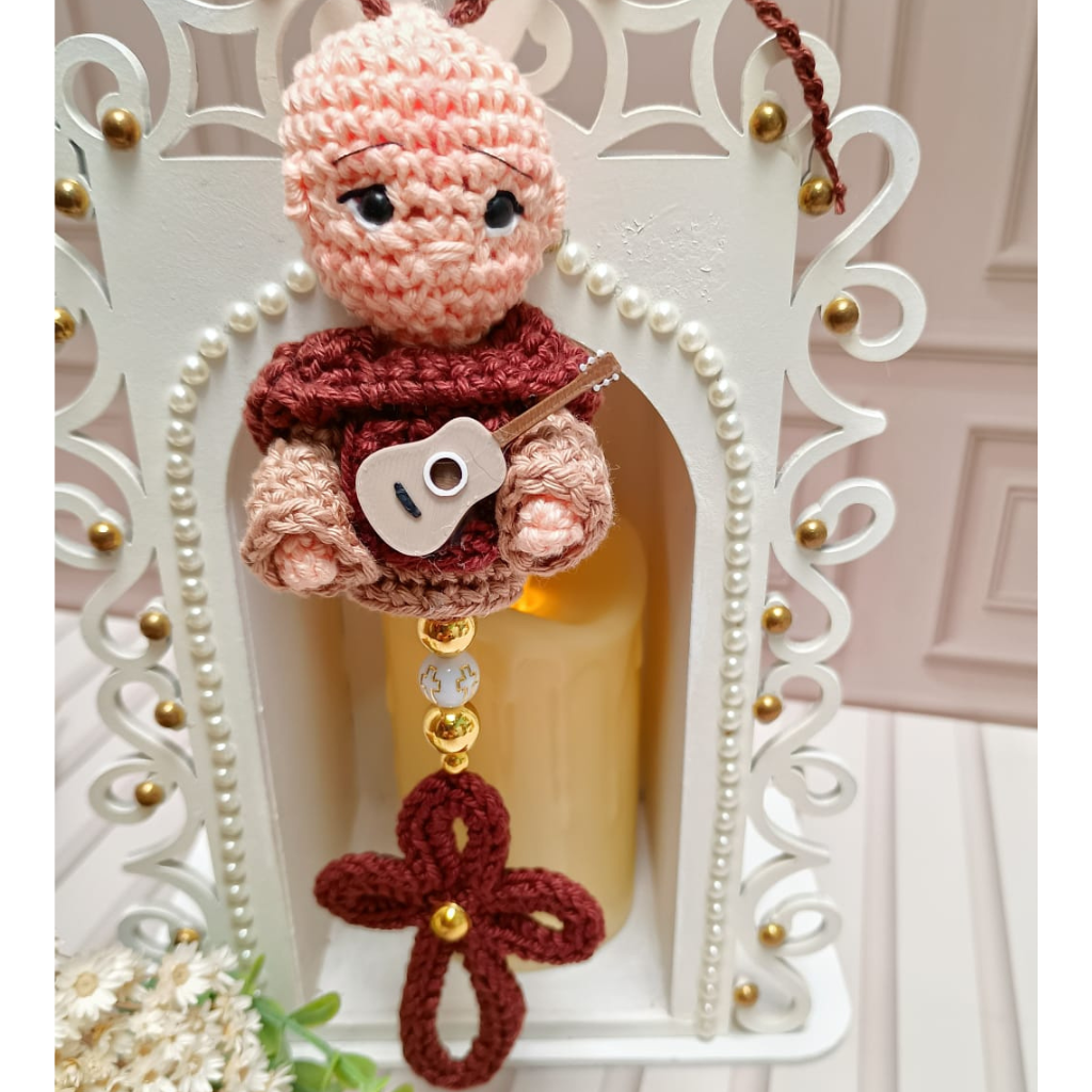 Pingente de Retrovisor com Santinho de Crochê – 7cm