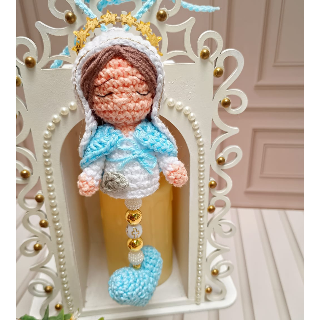 Pingente de Retrovisor com Santinho de Crochê – 7cm