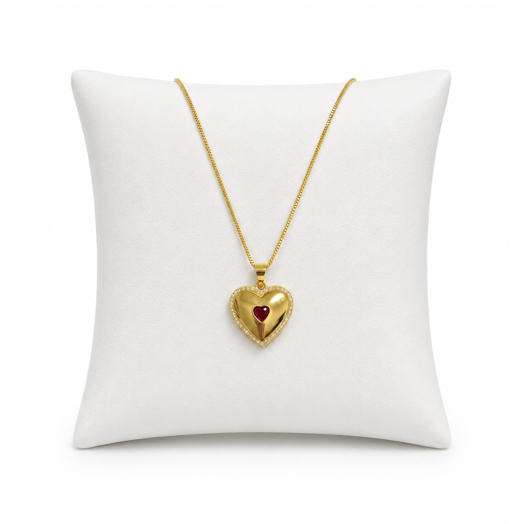 Colar Coração Dourado com Detalhes em Strass