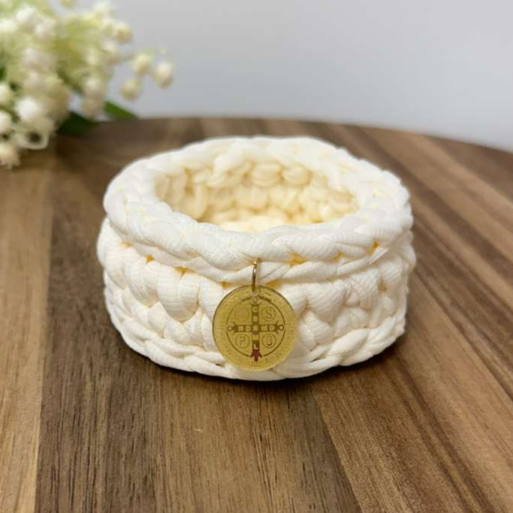 Porta-Terço – Medalha de São Bento (off white) - Crochê