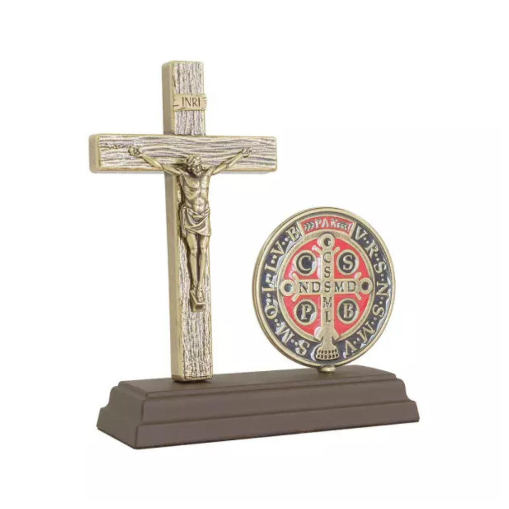 Oratório Crucifixo com Medalha de São Bento Ouro Velho