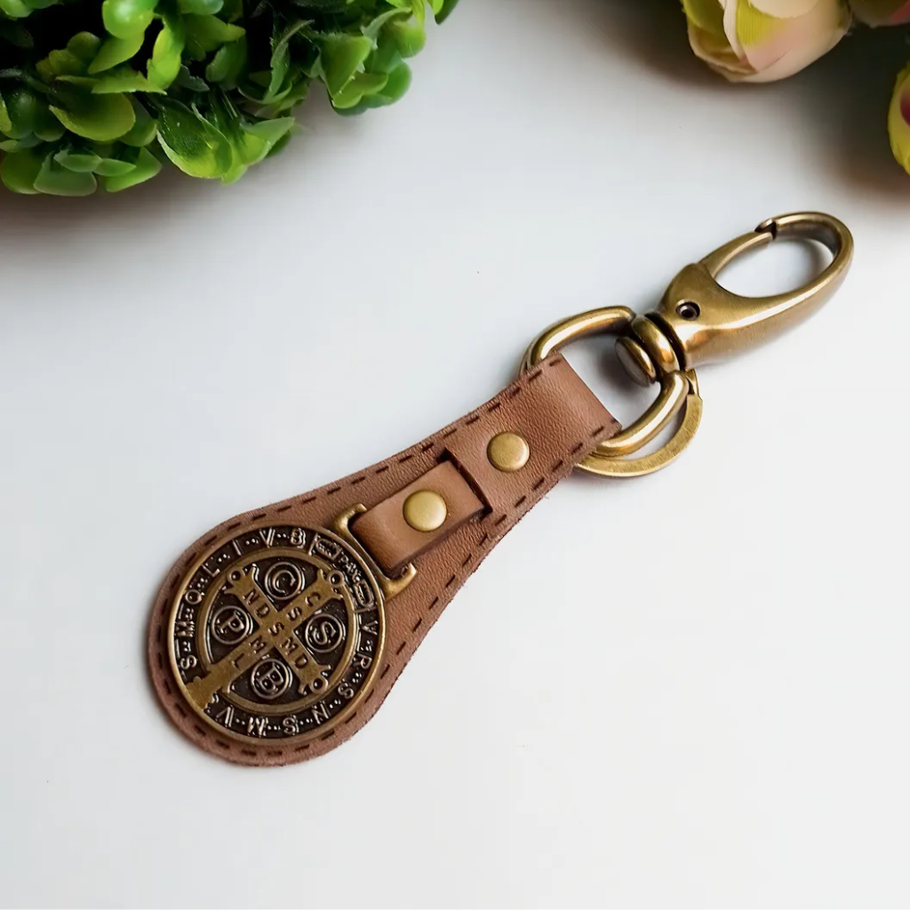 Llavero de lujo de San Benito