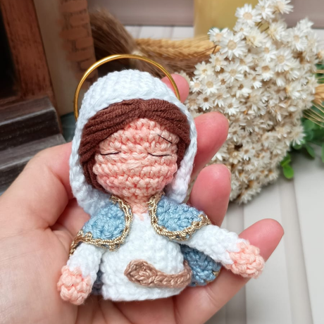 Nuestra Señora de las Gracias - 7cm - Ganchillo